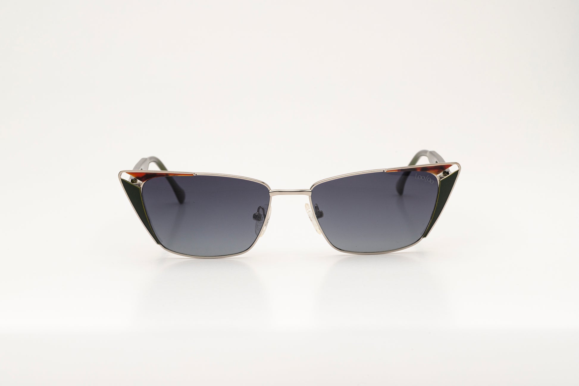 Sunglasses with black acetate and metal frame, on a white background.